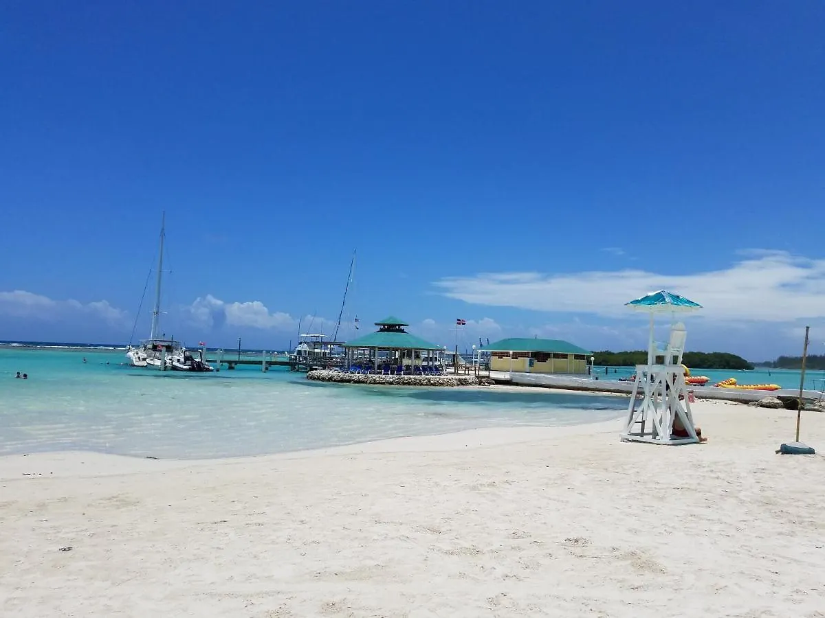 Las Palmeras Riki R Boca Chica 0*,